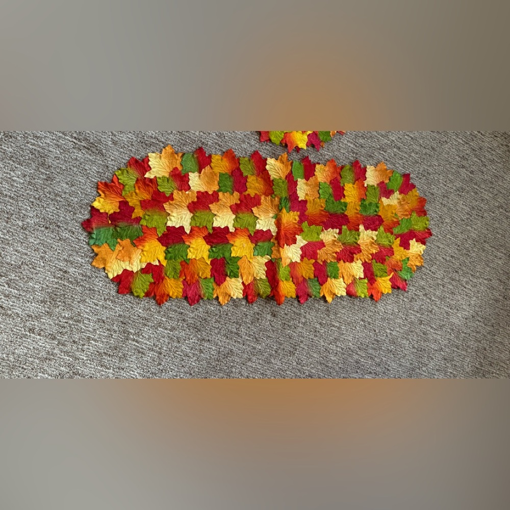 Fall Leaves Table Runner with W round matching mats